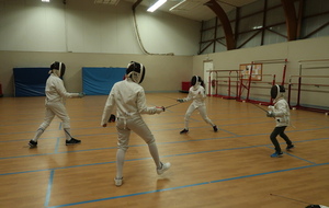 Cours au COSEC Belle Beille